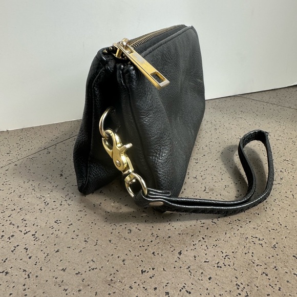 Black vegan wristlet - Picture 2 of 5